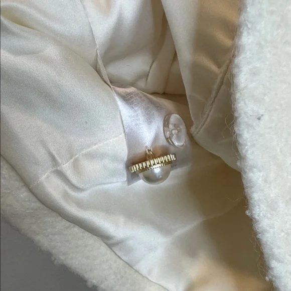 🌺Reformation Amora Cream Boucle’ Vest - Picture 6 of 8